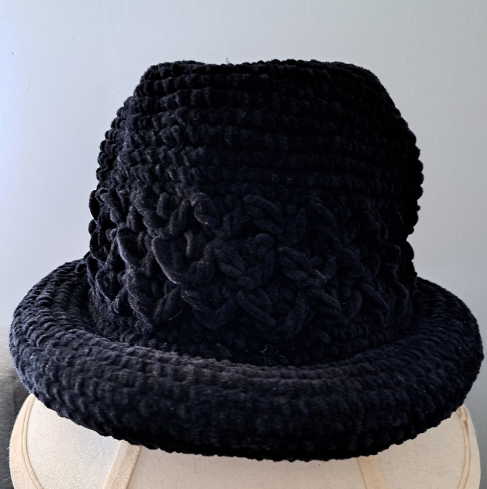 Chenille woman's hat. JAUNTY!